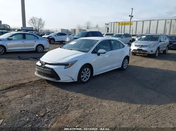 JTDBCMFE6R3049158 2024 TOYOTA COROLLA - Image 2