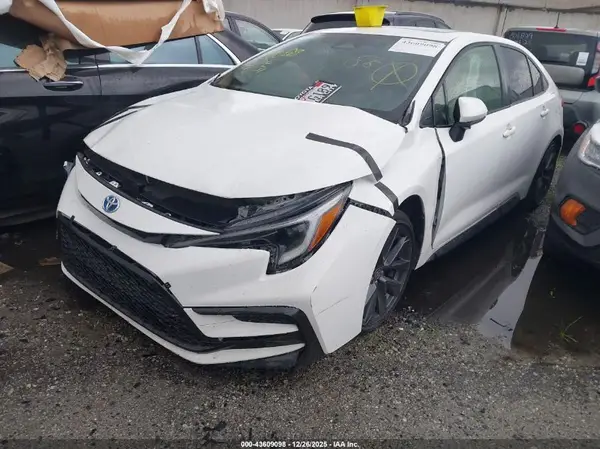 JTDBCMFE6R3054263 2024 TOYOTA COROLLA - Image 2