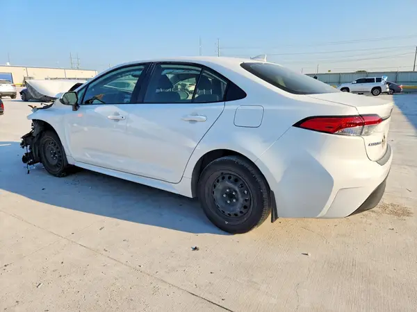 JTDBCMFE6R3068230 2024 TOYOTA COROLLA - Image 2