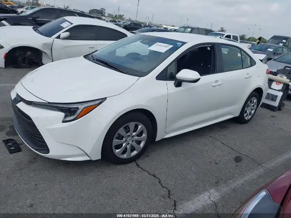 JTDBCMFE6S3074311 2025 TOYOTA COROLLA - Image 2