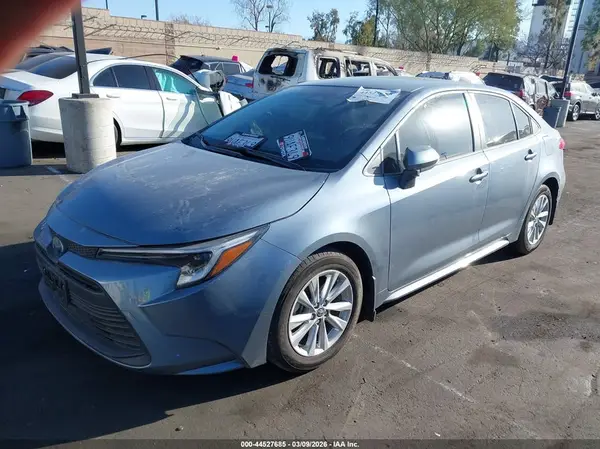 JTDBCMFE6S3095806 2025 TOYOTA COROLLA - Image 2