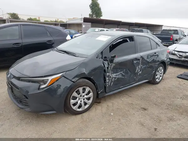 JTDBCMFE6S3096227 2025 TOYOTA COROLLA - Image 2