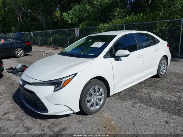 JTDBCMFE7R3042266 2024 TOYOTA COROLLA - Image 2