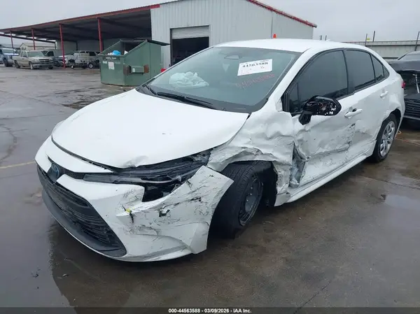 JTDBCMFE7R3045300 2024 TOYOTA COROLLA - Image 2