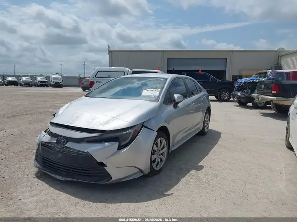 JTDBCMFE7R3045393 2024 TOYOTA COROLLA - Image 2