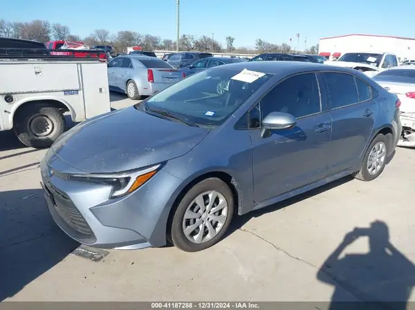 JTDBCMFE7R3055583 2024 TOYOTA COROLLA - Image 2