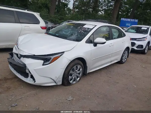 JTDBCMFE7R3065630 2024 TOYOTA COROLLA - Image 2
