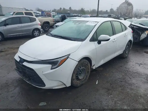 JTDBCMFE7S3082286 2025 TOYOTA COROLLA - Image 2