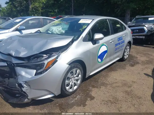 JTDBCMFE8R3029428 2024 TOYOTA COROLLA - Image 2