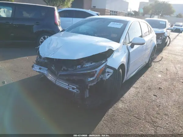 JTDBCMFE8R3036394 2024 TOYOTA COROLLA - Image 2