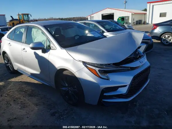 JTDBCMFE8R3037870 2024 TOYOTA COROLLA - Image 1