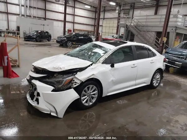 JTDBCMFE8R3049484 2024 TOYOTA COROLLA - Image 2