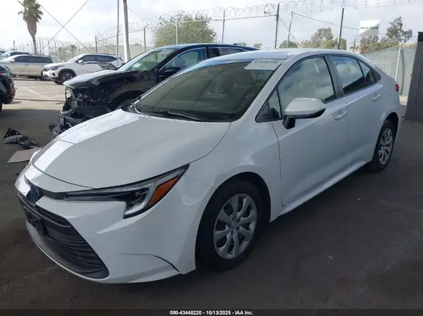 JTDBCMFE8R3050926 2024 TOYOTA COROLLA - Image 2