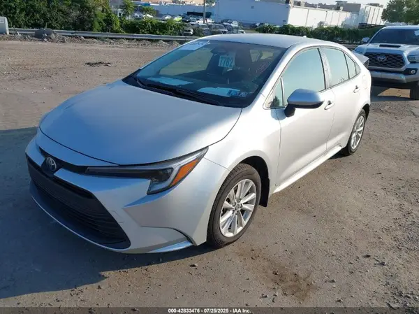 JTDBCMFE8R3062929 2024 TOYOTA COROLLA - Image 2
