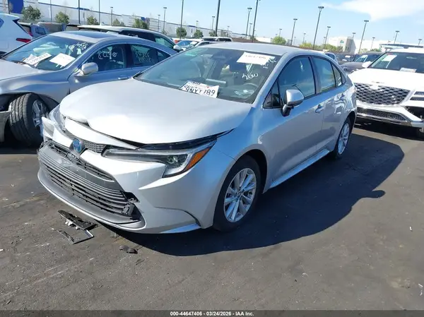JTDBCMFE8R3063949 2024 TOYOTA COROLLA - Image 2