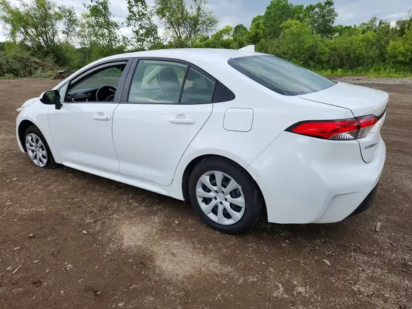 JTDBCMFE8RJ033782 2024 TOYOTA COROLLA - Image 2