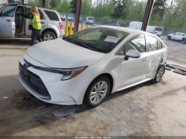JTDBCMFE9R3047131 2024 TOYOTA COROLLA - Image 2