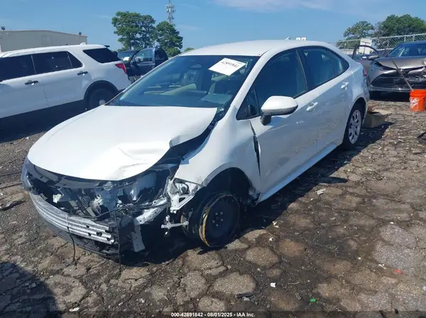 JTDBCMFE9R3050417 2024 TOYOTA COROLLA - Image 2