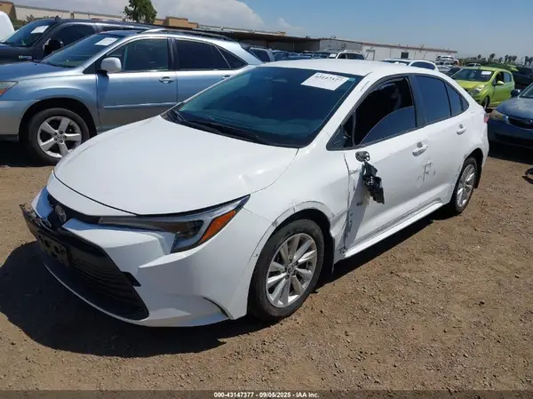 JTDBCMFE9R3062289 2024 TOYOTA COROLLA - Image 2