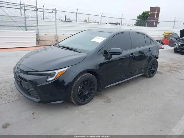 JTDBCMFE9R3066598 2024 TOYOTA COROLLA - Image 2