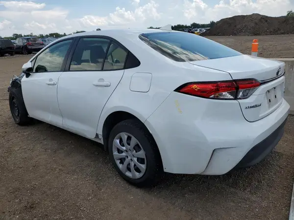 JTDBCMFE9RJ033855 2024 TOYOTA COROLLA - Image 2