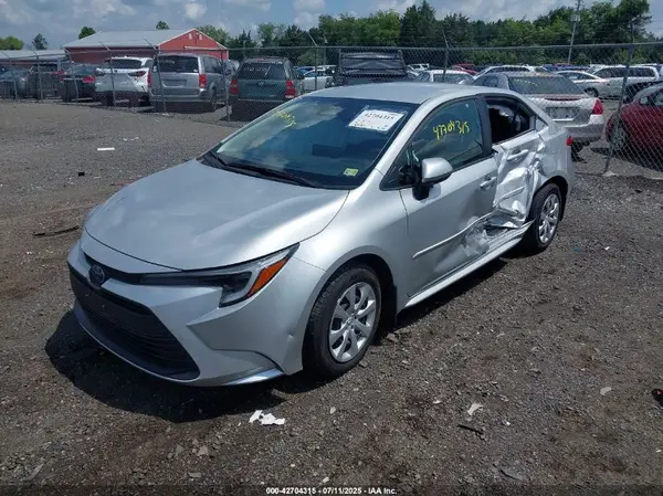 JTDBCMFE9S3069703 2025 TOYOTA COROLLA - Image 2