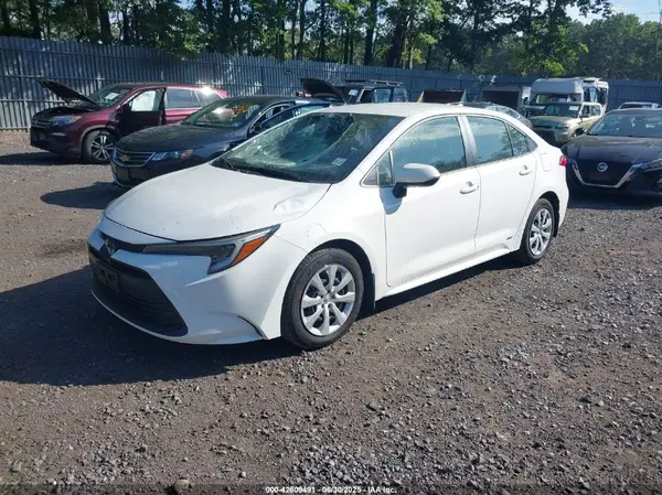 JTDBDMHE6R3008538 2024 TOYOTA COROLLA - Image 2