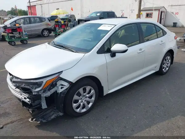 JTDBDMHE6S3018900 2025 TOYOTA COROLLA - Image 2