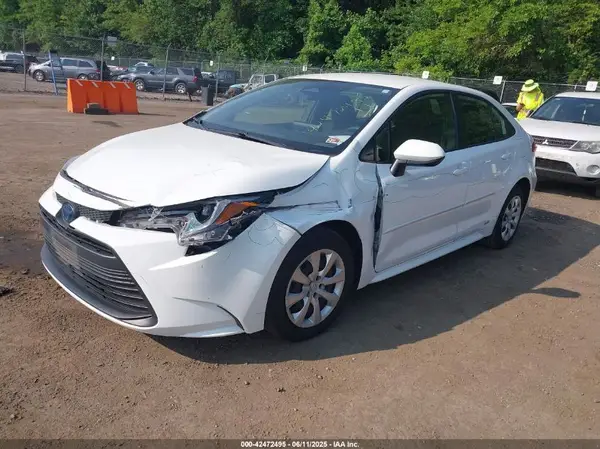 JTDBDMHE7P3002387 2023 TOYOTA COROLLA - Image 2