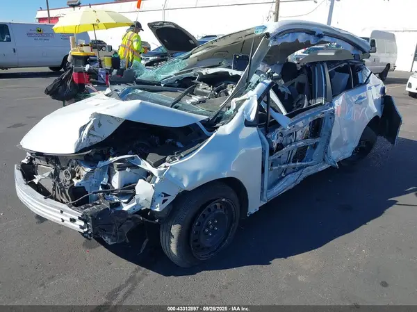 JTDBDMHE9S3020561 2025 TOYOTA COROLLA - Image 2