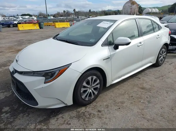 JTDEAMDE0MJ001889 2021 TOYOTA COROLLA - Image 2