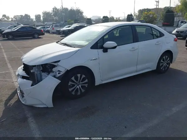 JTDEAMDE3MJ002650 2021 TOYOTA COROLLA - Image 2
