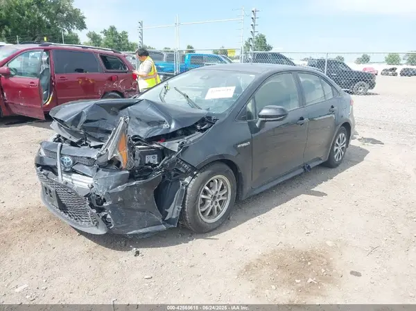 JTDEAMDE3MJ008531 2021 TOYOTA COROLLA - Image 2