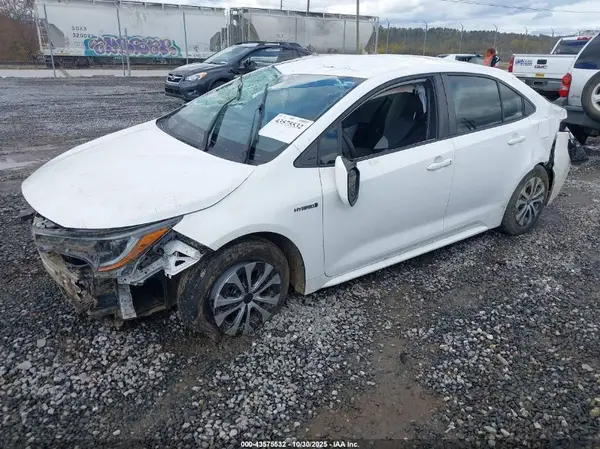 JTDEAMDE3MJ009274 2021 TOYOTA COROLLA - Image 2