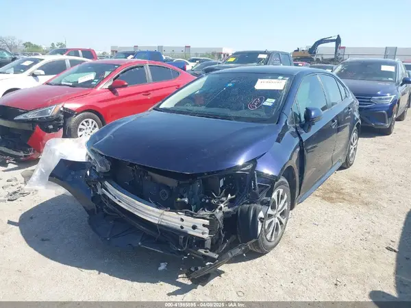 JTDEAMDE3MJ009789 2021 TOYOTA COROLLA - Image 2