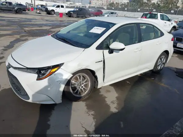 JTDEAMDE3MJ032859 2021 TOYOTA COROLLA - Image 2