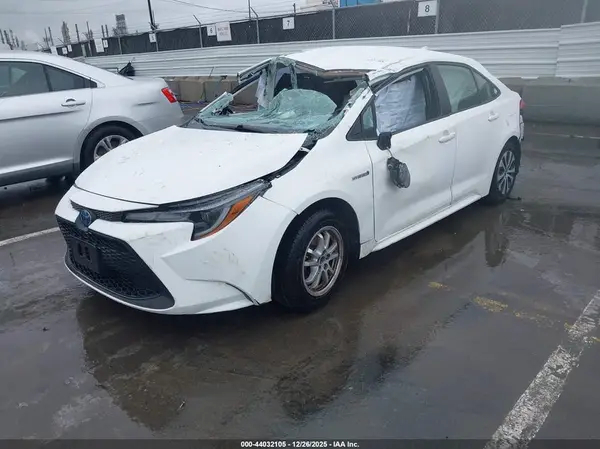 JTDEAMDE3MJ034658 2021 TOYOTA COROLLA - Image 2