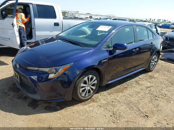 JTDEAMDE4MJ007520 2021 TOYOTA COROLLA - Image 2