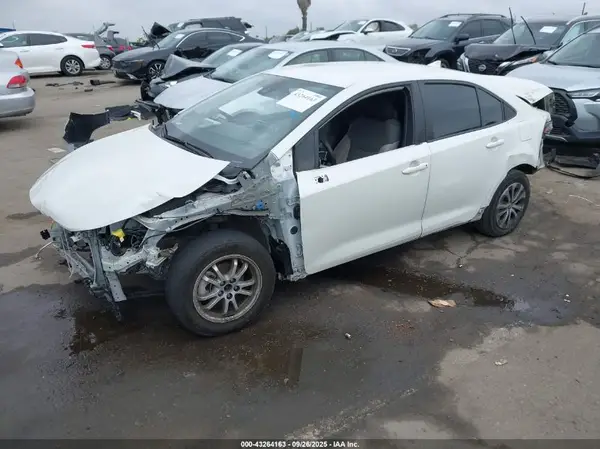 JTDEAMDE7MJ000593 2021 TOYOTA COROLLA - Image 2