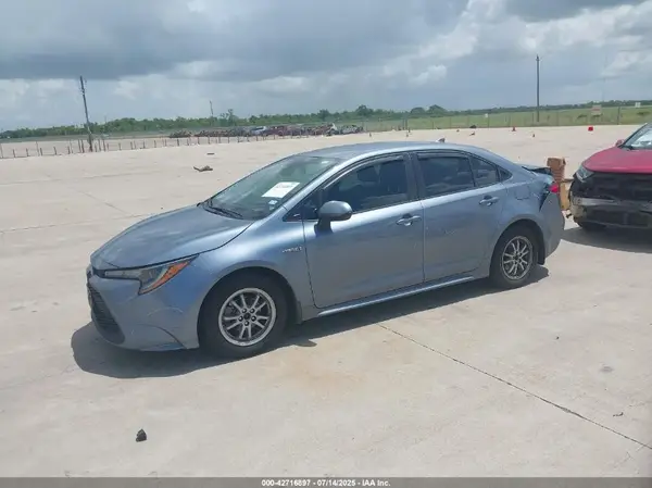 JTDEAMDE7MJ003705 2021 TOYOTA COROLLA - Image 2