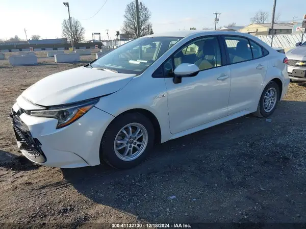 JTDEAMDE7MJ007799 2021 TOYOTA COROLLA - Image 2