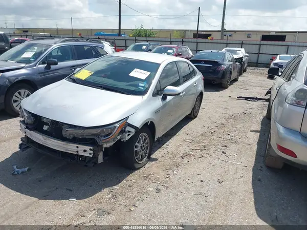 JTDEAMDE7MJ009441 2021 TOYOTA COROLLA - Image 2