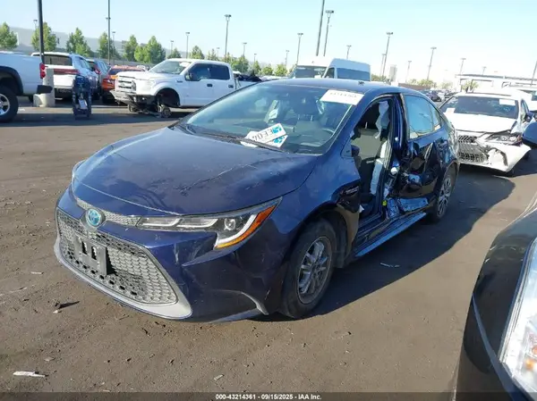 JTDEAMDE7MJ010413 2021 TOYOTA COROLLA - Image 2