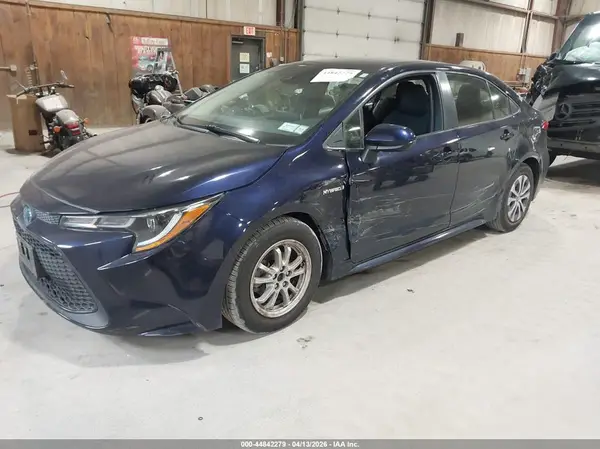 JTDEAMDE7MJ020827 2021 TOYOTA COROLLA - Image 2