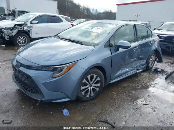 JTDEAMDE7NJ058785 2022 TOYOTA COROLLA - Image 2