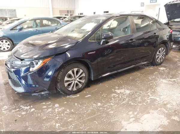 JTDEAMDE8MJ000568 2021 TOYOTA COROLLA - Image 2