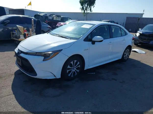 JTDEAMDE8MJ008542 2021 TOYOTA COROLLA - Image 2