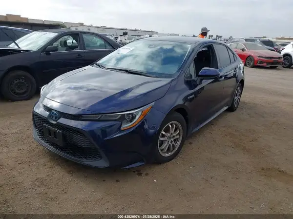 JTDEAMDE8MJ009464 2021 TOYOTA COROLLA - Image 2