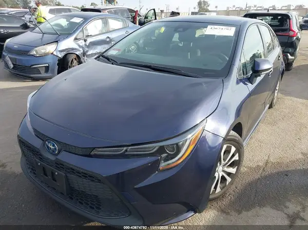 JTDEAMDE8MJ019086 2021 TOYOTA COROLLA - Image 2