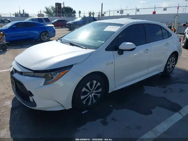 JTDEAMDE8MJ020173 2021 TOYOTA COROLLA - Image 2